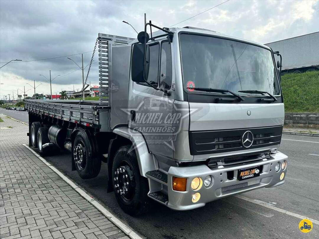 Caminhão MERCEDES BENZ MB 1728 Grade Baixa ANO 2005 de Michel Car no Paraná