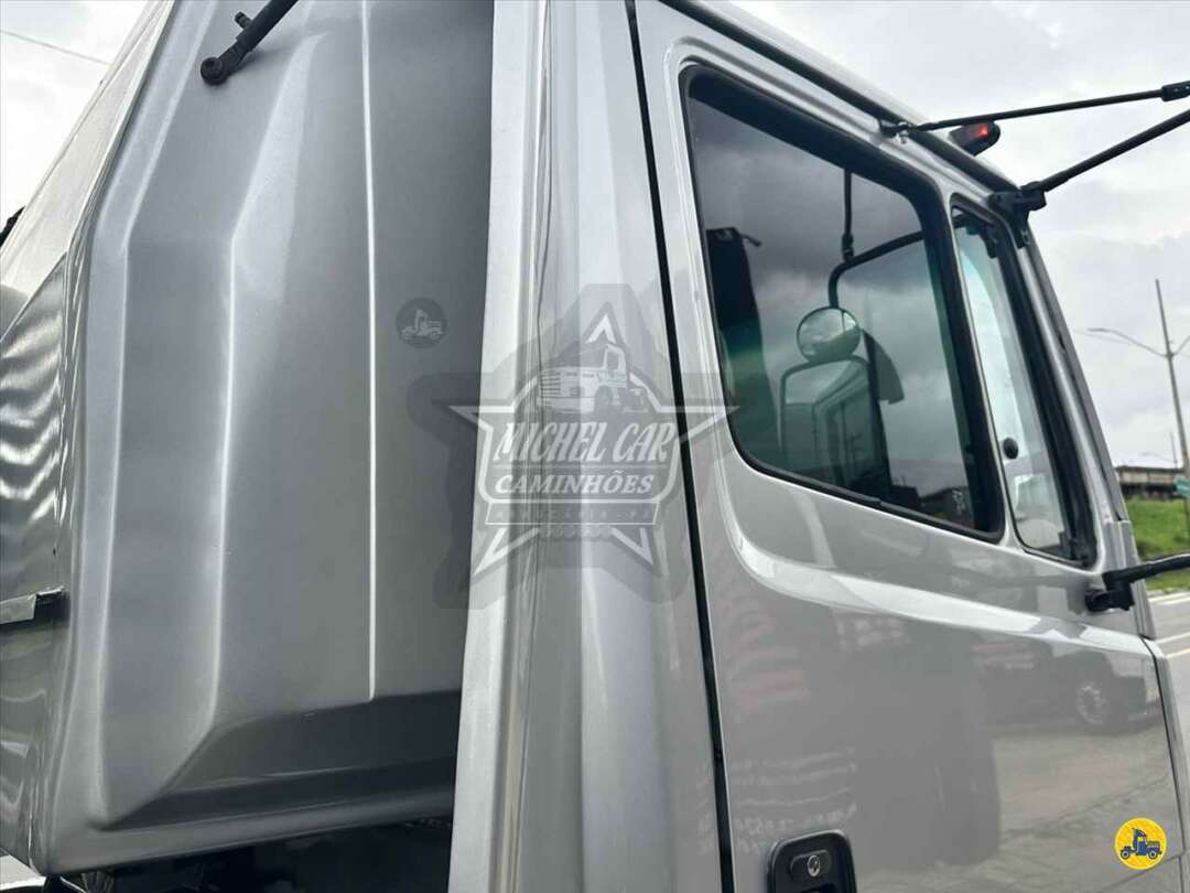 Caminhão MERCEDES BENZ MB 1728 Grade Baixa ANO 2005 de Michel Car no Paraná