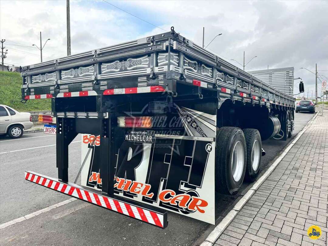 Caminhão MERCEDES BENZ MB 1728 Grade Baixa ANO 2005 de Michel Car no Paraná