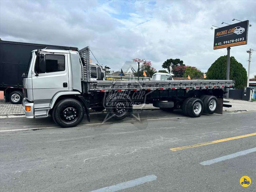 Caminhão MERCEDES BENZ MB 1728 Grade Baixa ANO 2005 de Michel Car no Paraná