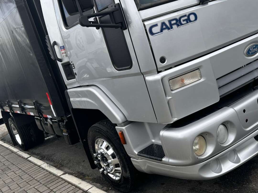 Caminhão FORD CARGO 816 Baú Sider ANO 2013 de Michel Car no Paraná