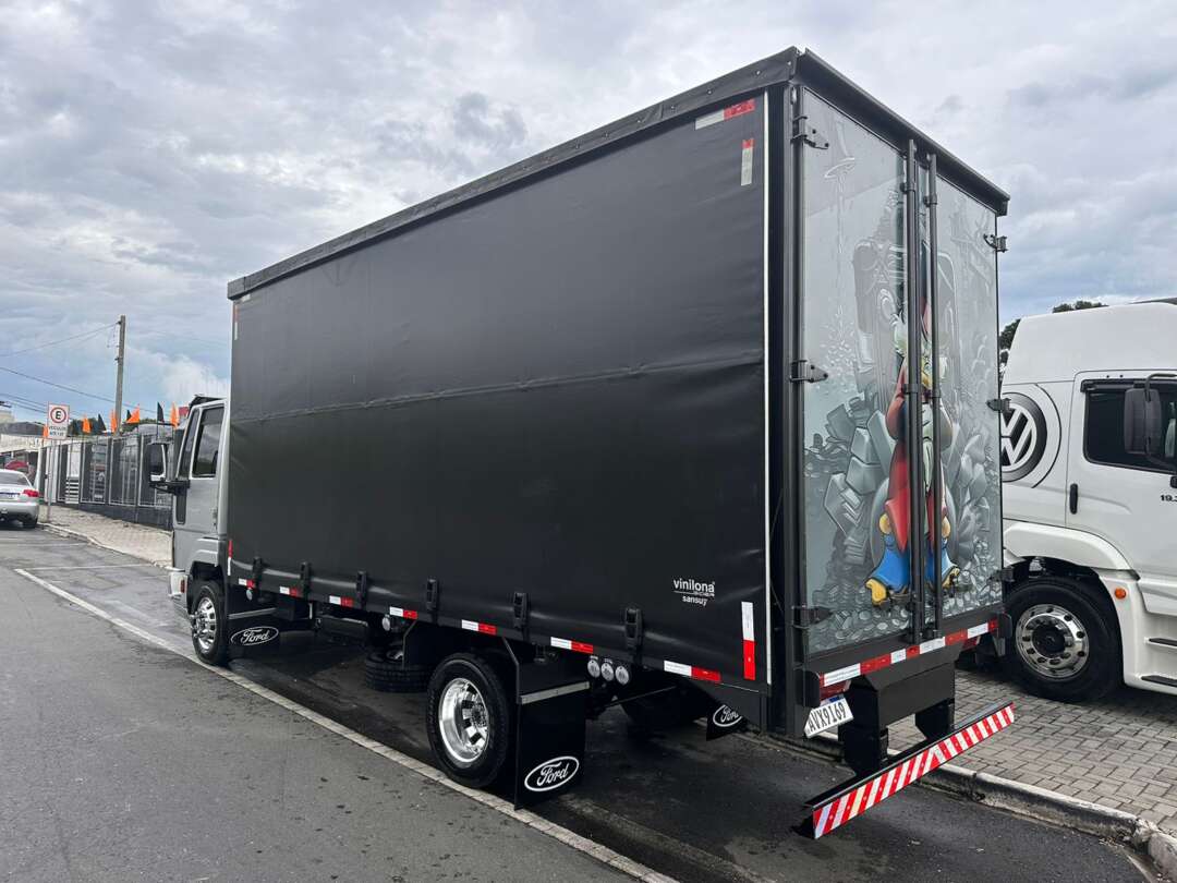 Caminhão FORD CARGO 816 Baú Sider ANO 2013 de Michel Car no Paraná