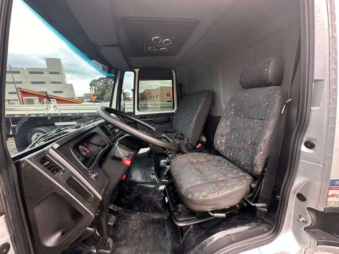 Caminhão FORD CARGO 816 Baú Sider ANO 2013 de Michel Car no Paraná