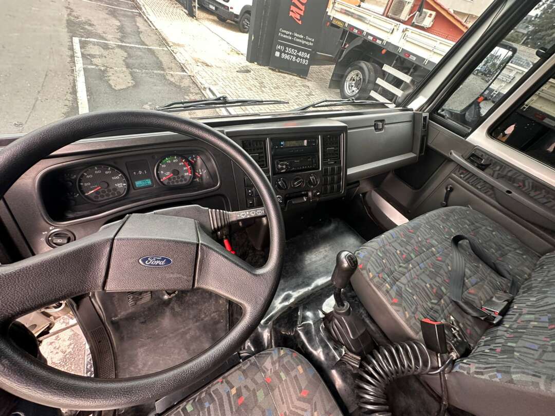 Caminhão FORD CARGO 816 Baú Sider ANO 2013 de Michel Car no Paraná