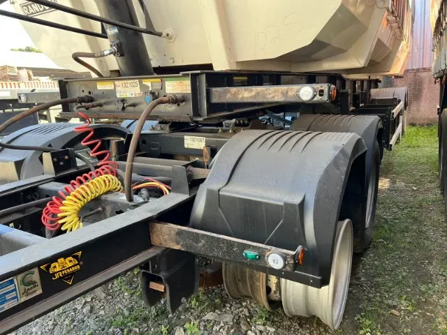 carreta rodo caçamba randon bitrem basculante 35m + 35m ano 2020 único dono de Jr Pesados no Paraná