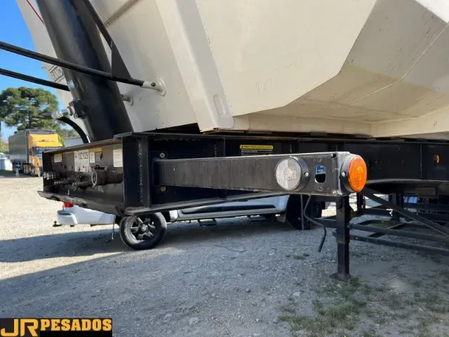 carreta rodo caçamba randon bitrem basculante 35m + 35m ano 2020 único dono de Jr Pesados no Paraná