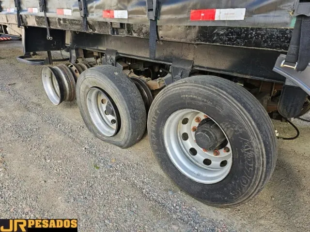 carreta sider baú furgão antonini 15m 3 eixos 28 paletes ano 1996 de Jr Pesados no Paraná