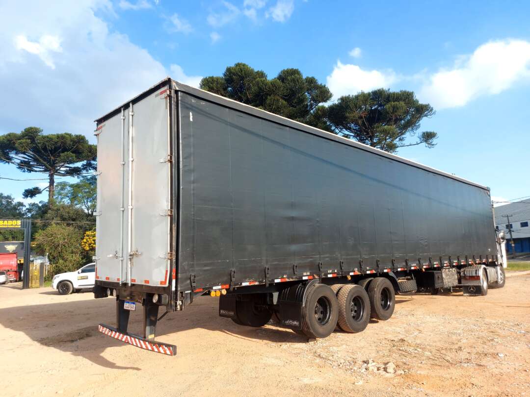Carreta SEMI-REBOQUE BAU SIDER Gotti ANO 2001 3 Eixos de Jr Pesados no Paraná