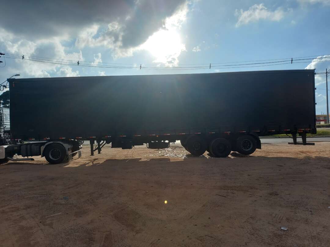 Carreta SEMI-REBOQUE BAU SIDER Gotti ANO 2001 3 Eixos de Jr Pesados no Paraná