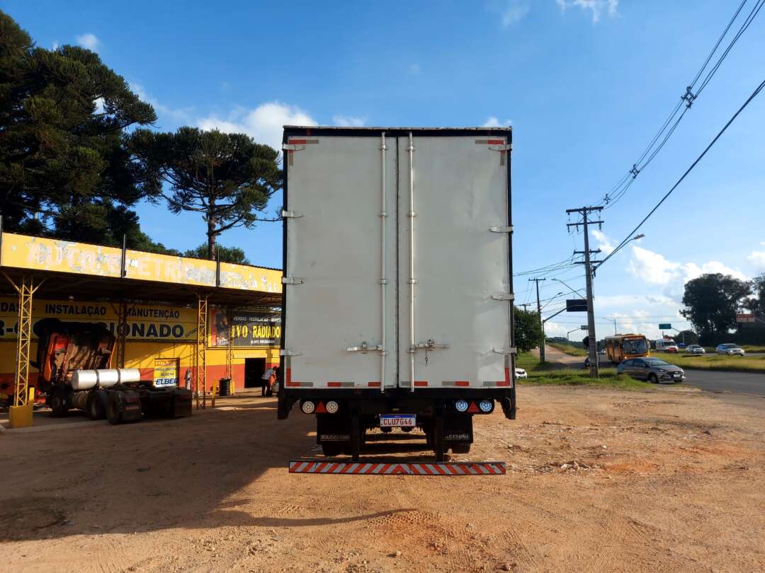 Carreta SEMI-REBOQUE BAU SIDER Gotti ANO 2001 3 Eixos de Jr Pesados no Paraná