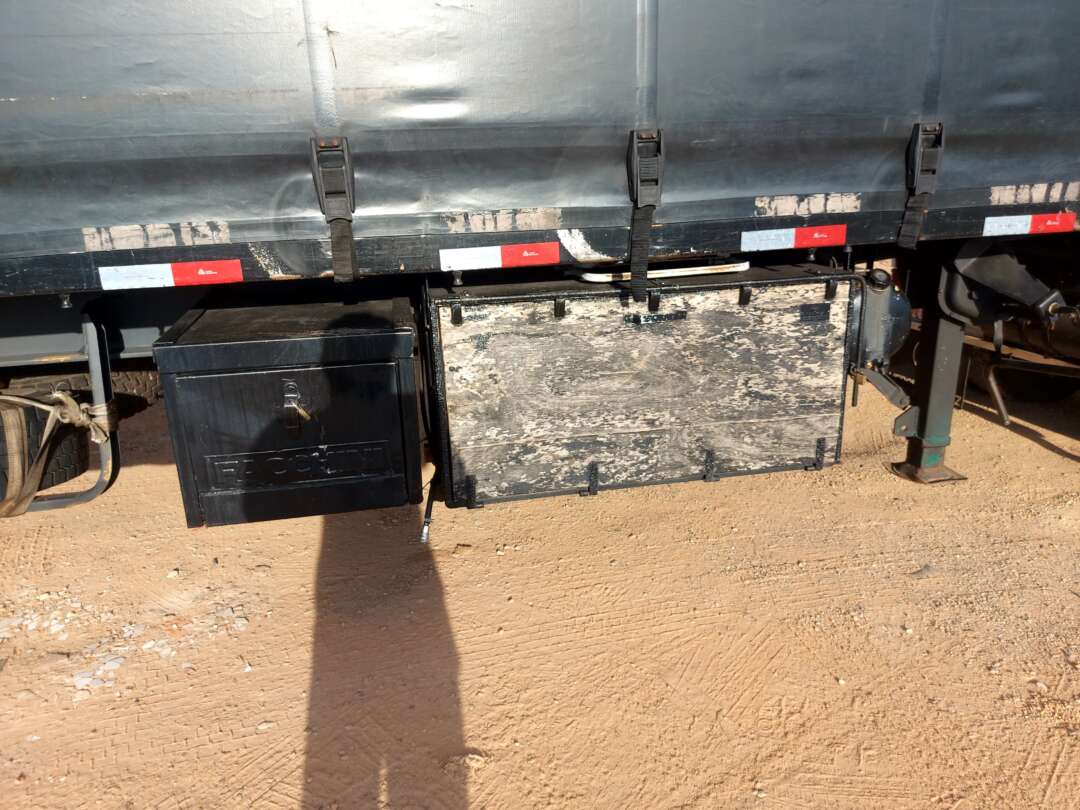 Carreta SEMI-REBOQUE BAU SIDER Gotti ANO 2001 3 Eixos de Jr Pesados no Paraná