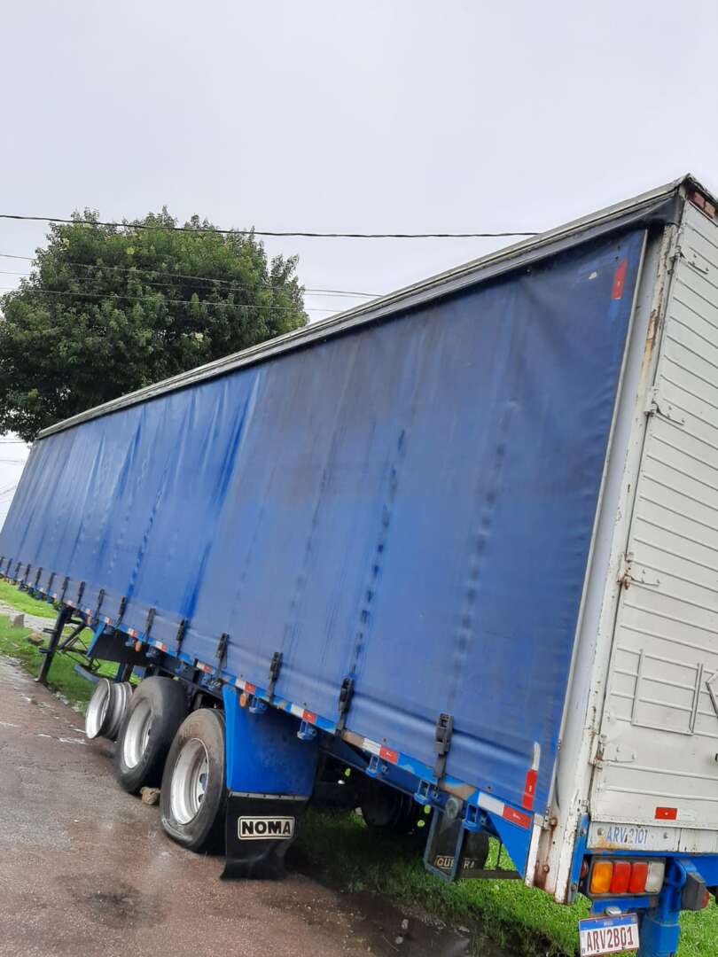 Carreta SEMI-REBOQUE BAU SIDER Guerra ANO 2001 3 Eixos de Jr Pesados no Paraná