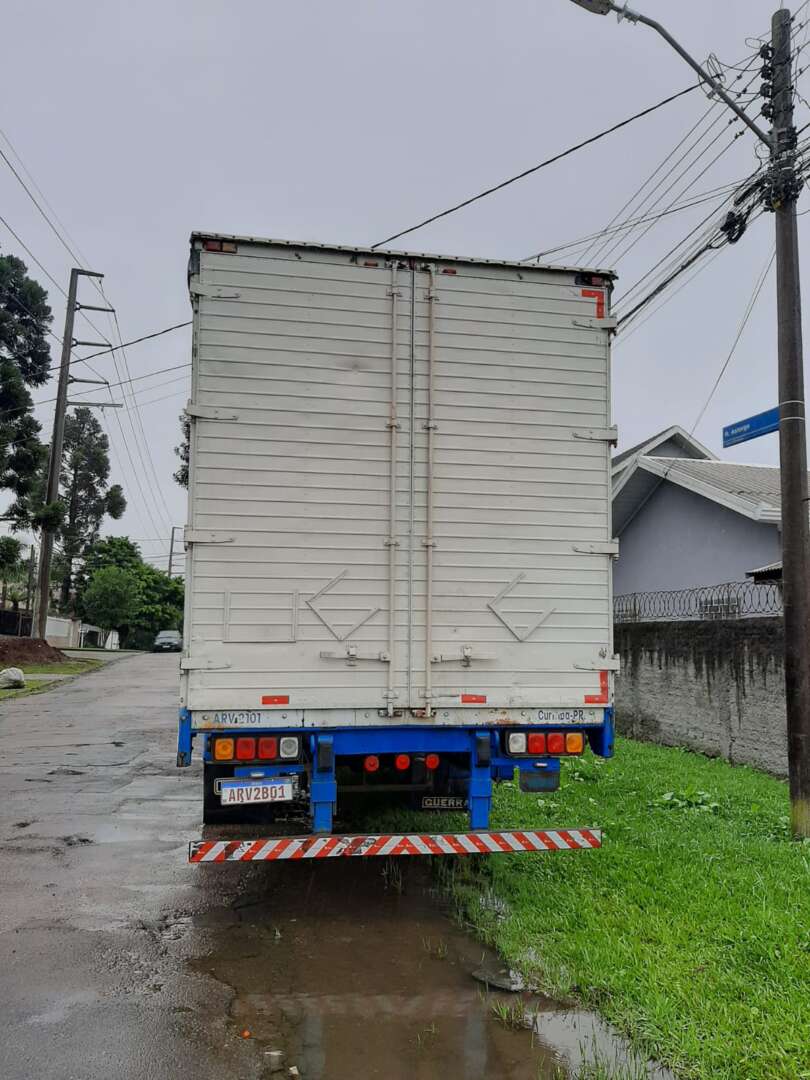 Carreta SEMI-REBOQUE BAU SIDER Guerra ANO 2001 3 Eixos de Jr Pesados no Paraná