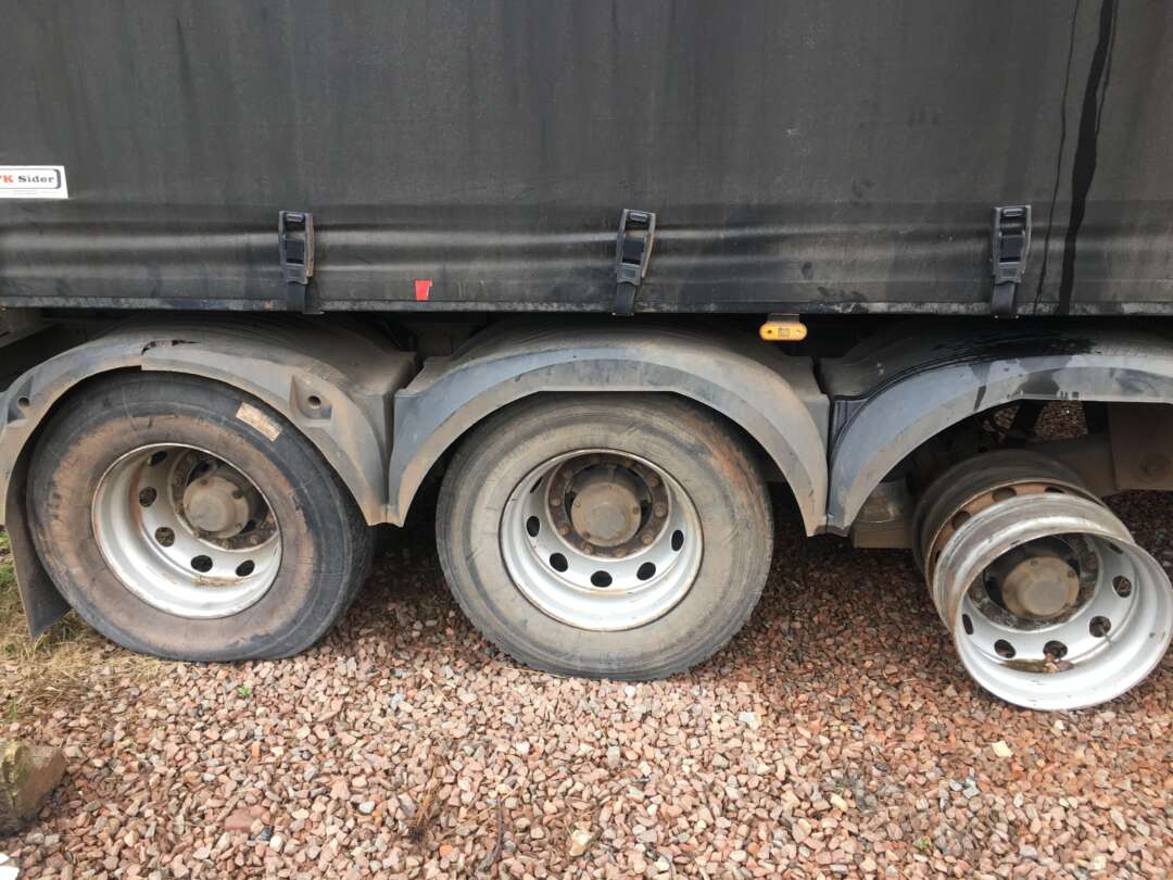 Carreta BITREM BAU SIDER Facchini ANO 2011 3 Eixos de Jr Pesados no Paraná