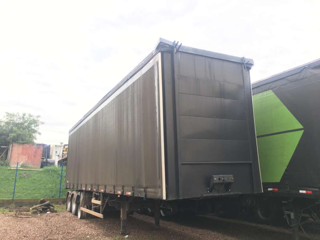 Carreta BITREM BAU SIDER Facchini ANO 2011 3 Eixos de Jr Pesados no Paraná