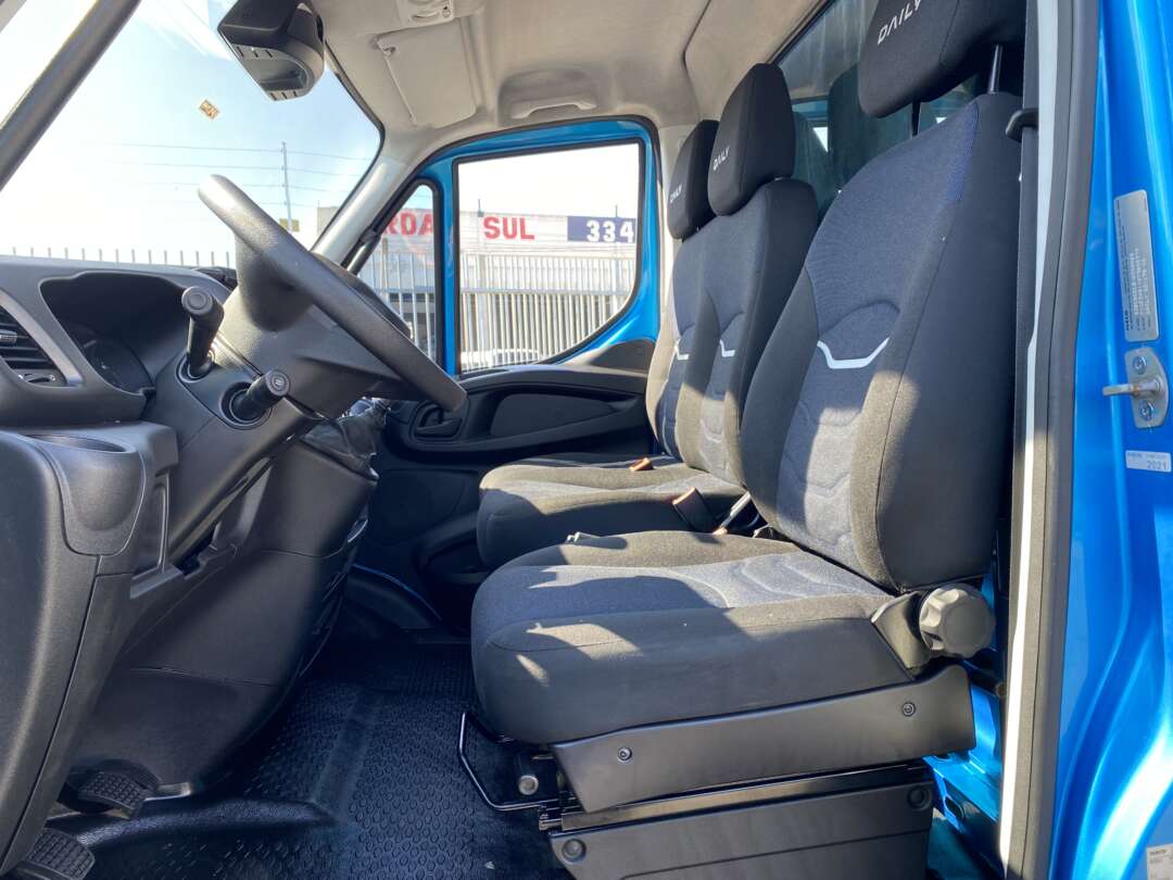 Caminhão IVECO DAILY 65-170 Carga Seca ANO 2022 de Oto Junior Caminhões no Paraná