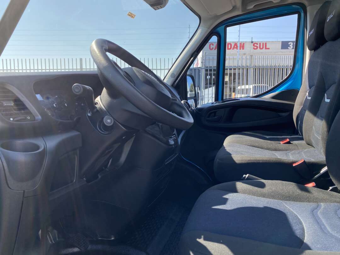 Caminhão IVECO DAILY 65-170 Carga Seca ANO 2022 de Oto Junior Caminhões no Paraná