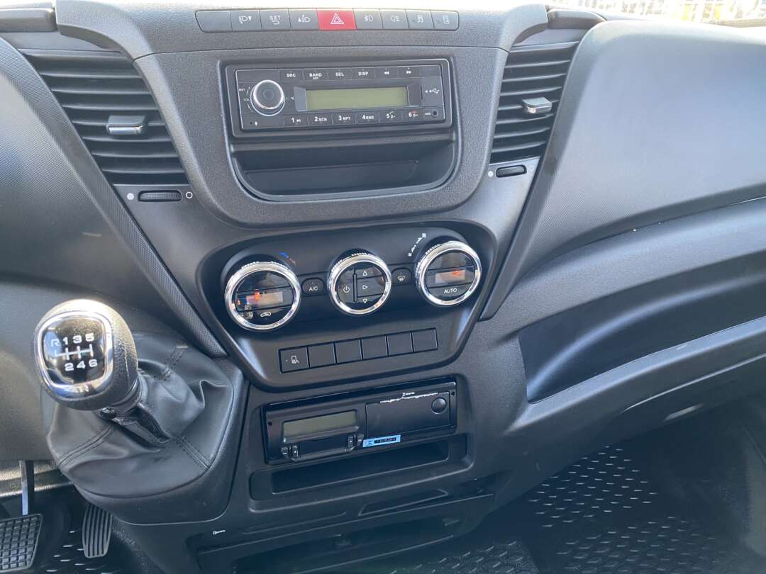 Caminhão IVECO DAILY 65-170 Carga Seca ANO 2022 de Oto Junior Caminhões no Paraná