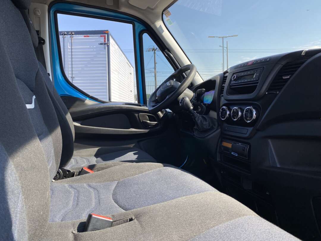 Caminhão IVECO DAILY 65-170 Carga Seca ANO 2022 de Oto Junior Caminhões no Paraná