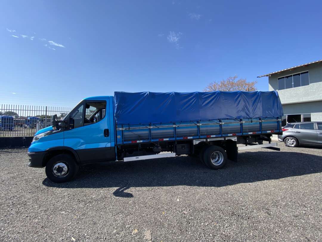 Caminhão IVECO DAILY 65-170 Carga Seca ANO 2022 de Oto Junior Caminhões no Paraná