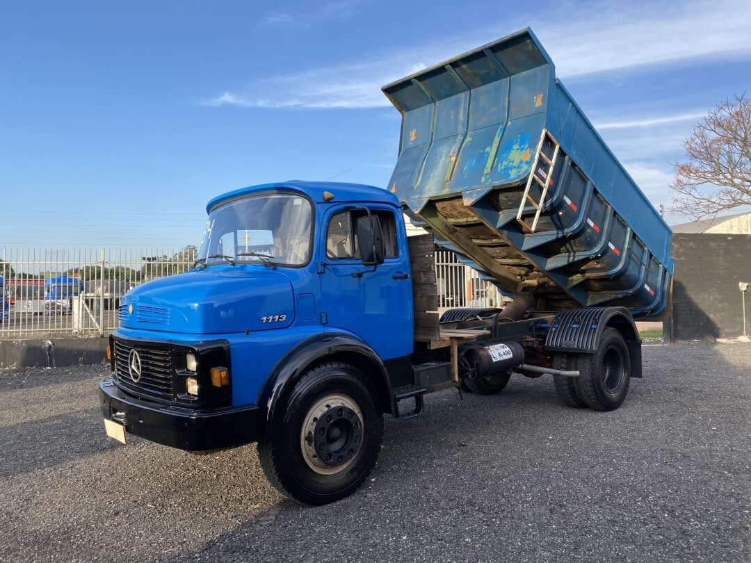 Caminhão MERCEDES BENZ MB 1113 Caçamba Basculante ANO 1984 de Oto Junior Caminhões no Paraná