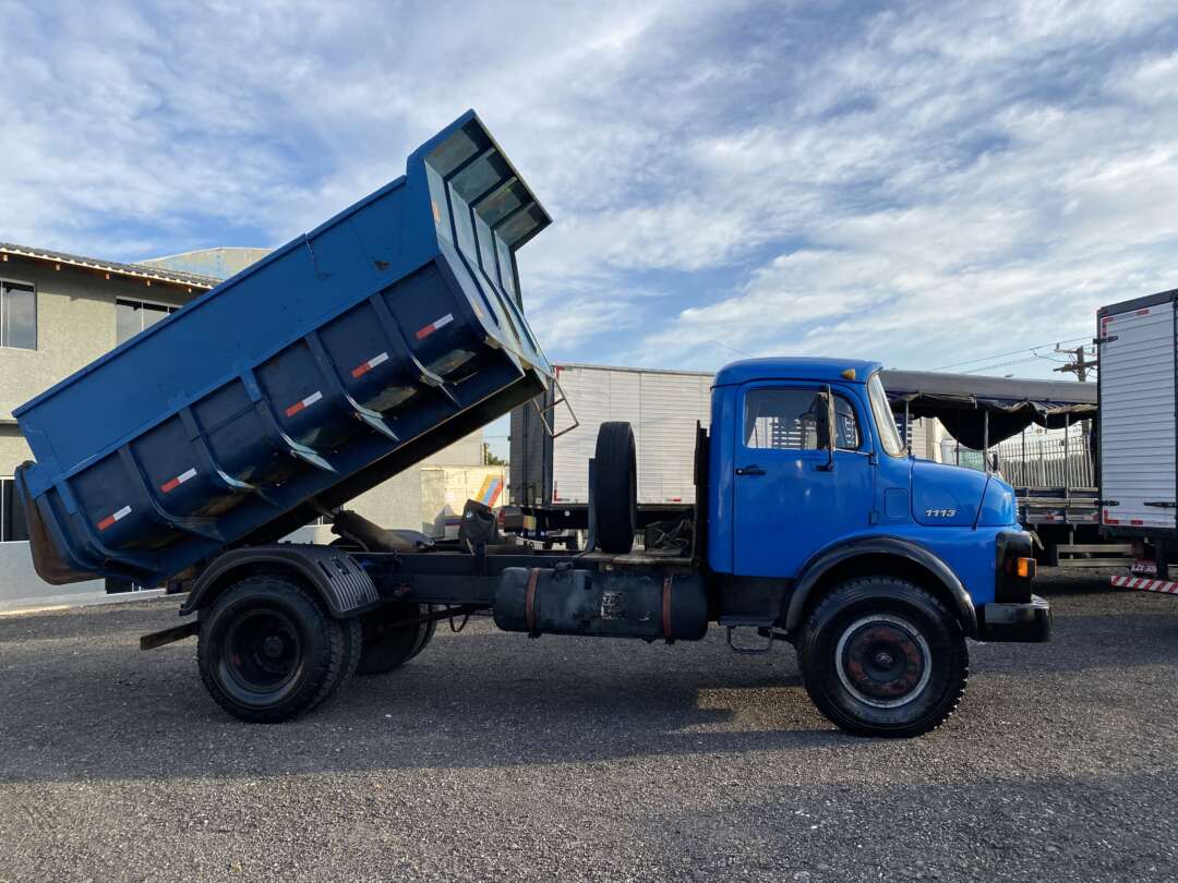 Caminhão MERCEDES BENZ MB 1113 Caçamba Basculante ANO 1984 de Oto Junior Caminhões no Paraná