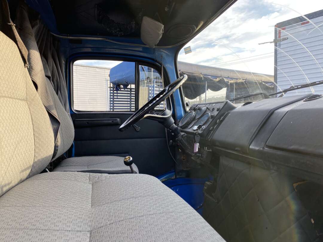 Caminhão MERCEDES BENZ MB 1113 Caçamba Basculante ANO 1984 de Oto Junior Caminhões no Paraná