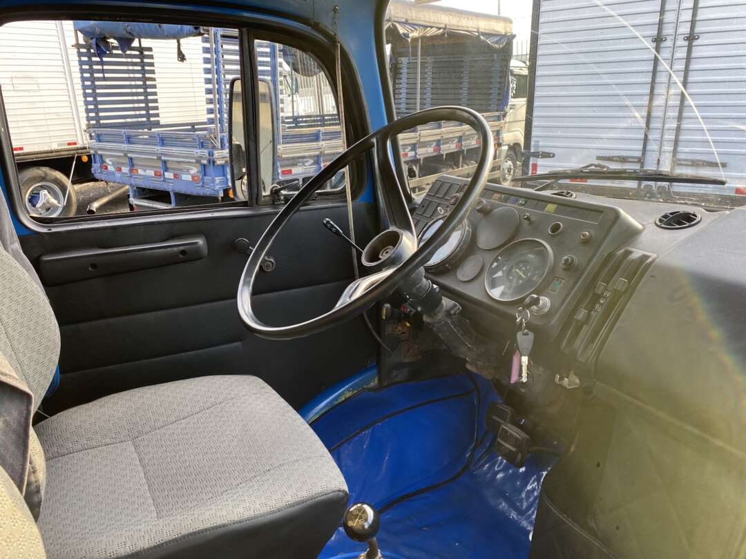 Caminhão MERCEDES BENZ MB 1113 Caçamba Basculante ANO 1984 de Oto Junior Caminhões no Paraná