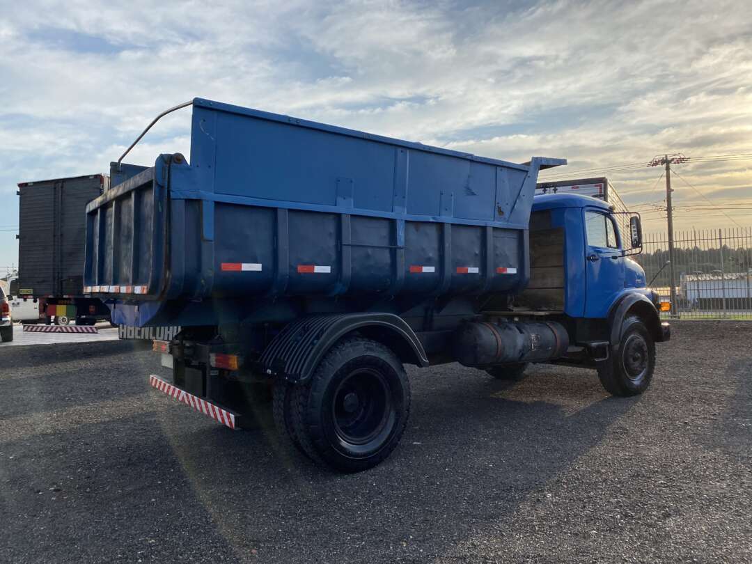 Caminhão MERCEDES BENZ MB 1113 Caçamba Basculante ANO 1984 de Oto Junior Caminhões no Paraná