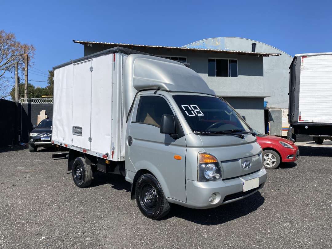 Caminhão HYUNDAI HR Baú Furgão ANO 2008 de Oto Junior Caminhões no Paraná