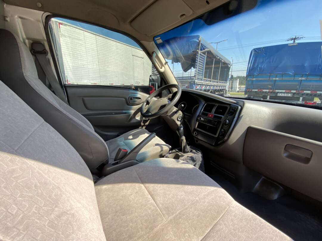 Caminhão HYUNDAI HR Baú Furgão ANO 2008 de Oto Junior Caminhões no Paraná