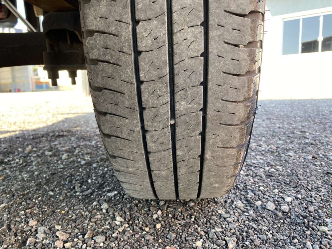 Caminhão HYUNDAI HR Baú Furgão ANO 2008 de Oto Junior Caminhões no Paraná