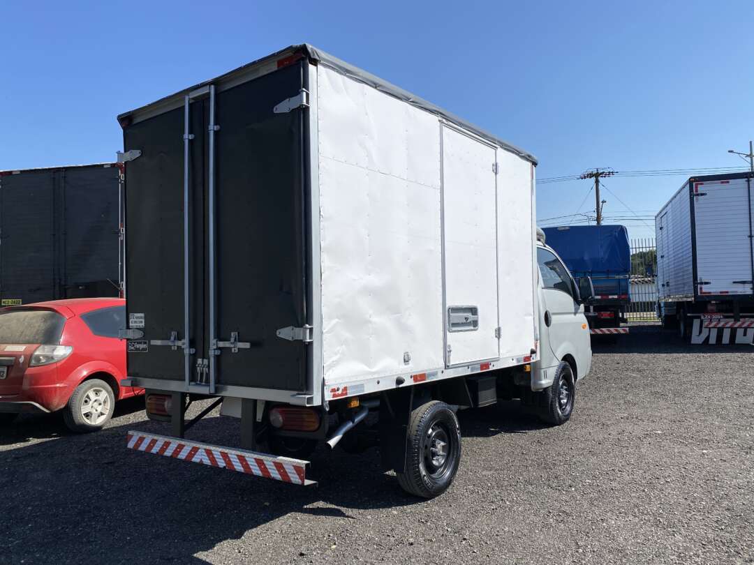 Caminhão HYUNDAI HR Baú Furgão ANO 2008 de Oto Junior Caminhões no Paraná