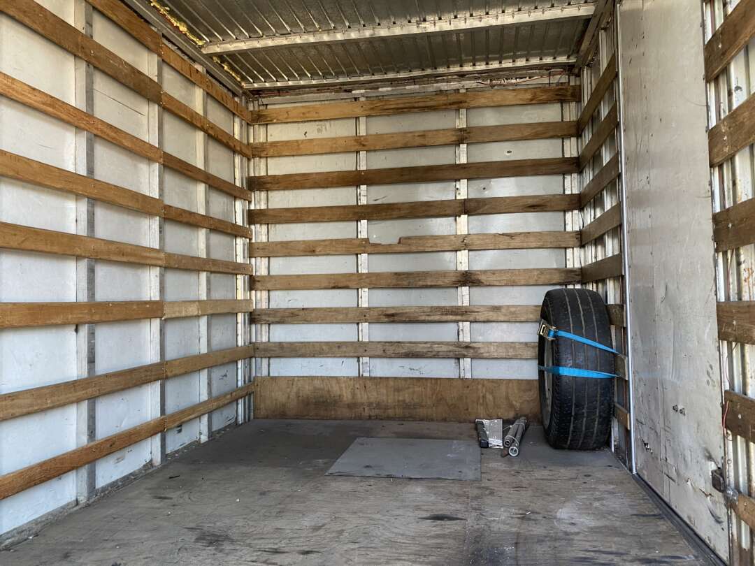 Caminhão HYUNDAI HR Baú Furgão ANO 2008 de Oto Junior Caminhões no Paraná