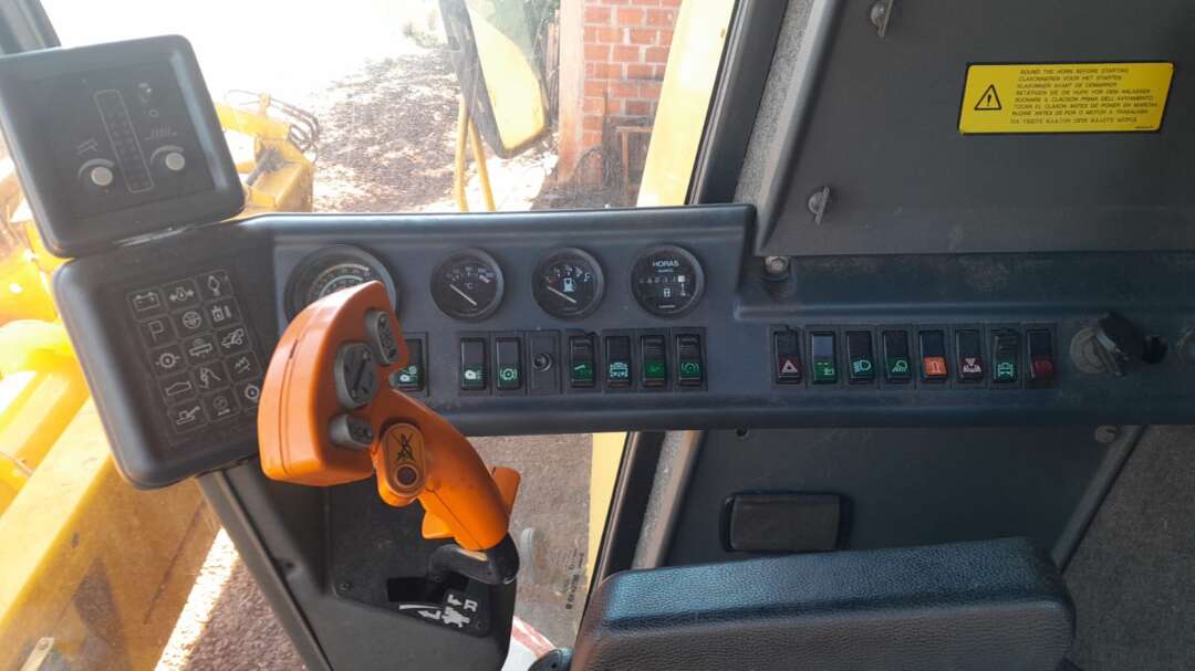 COLHEITADEIRA NEW HOLLAND TC 57 ANO 2001 de Auto Máquinas Palotina no Paraná