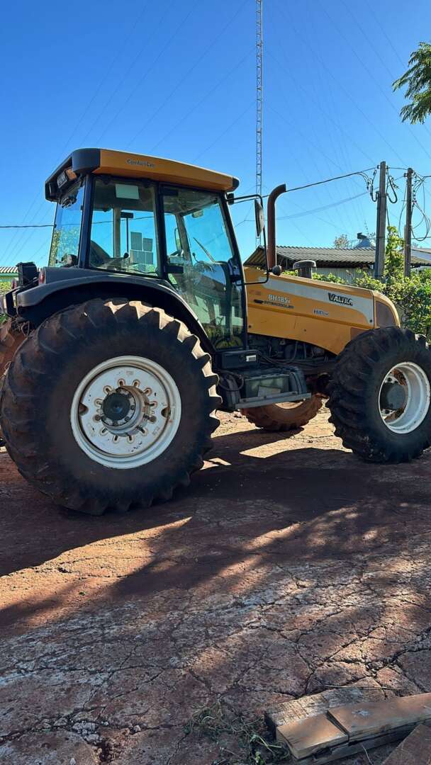 TRATOR VALTRA VALTRA BH 185 ANO 2012 de Auto Máquinas Palotina no Paraná