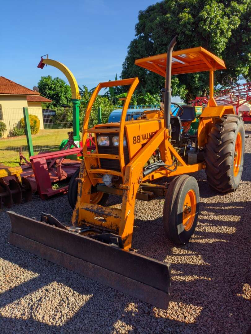 TRATOR VALMET VALMET 88 ANO 1984 de Auto Máquinas Palotina no Paraná
