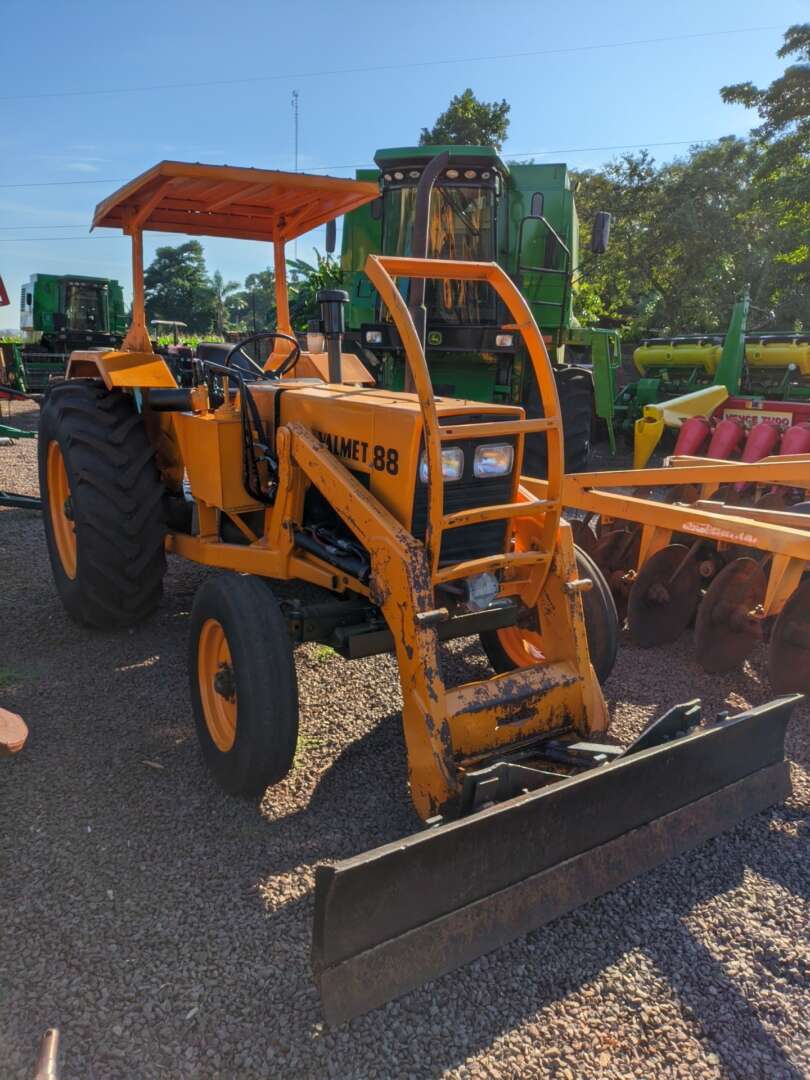 TRATOR VALMET VALMET 88 ANO 1984 de Auto Máquinas Palotina no Paraná