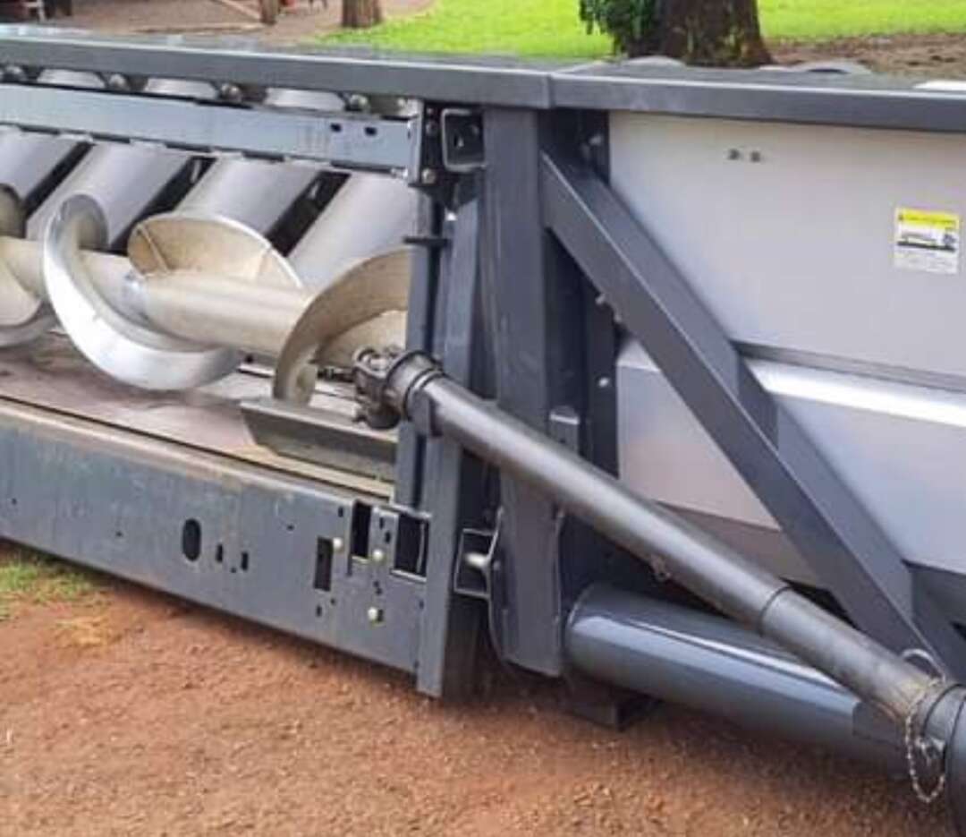 PLATAFORMA COLHEITADEIRA GTS PRODUTTIVA 1050 ANO 2015 de Auto Máquinas Palotina no Paraná