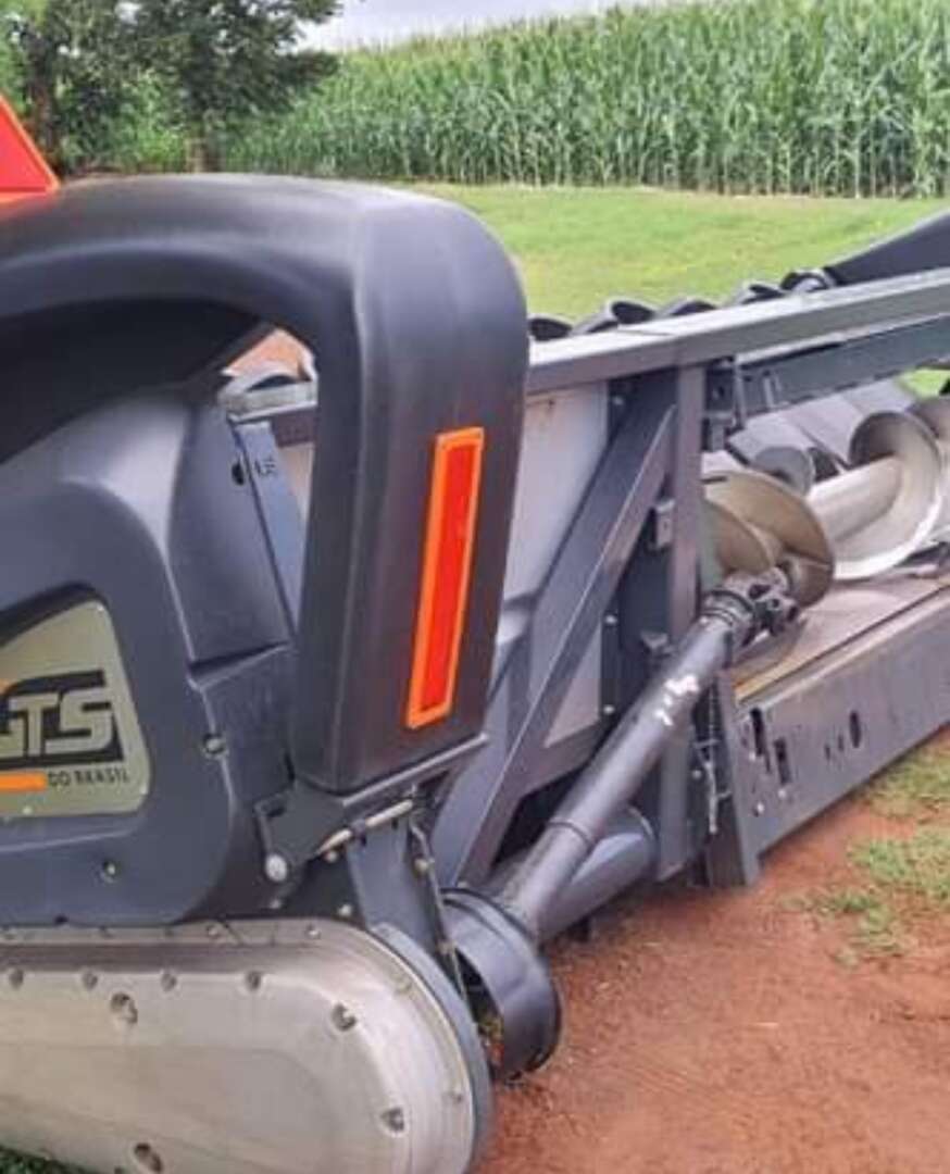 PLATAFORMA COLHEITADEIRA GTS PRODUTTIVA 1050 ANO 2015 de Auto Máquinas Palotina no Paraná