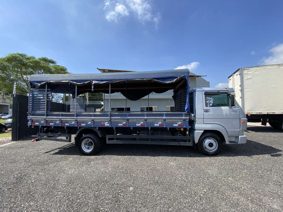 Caminhão VOLKSWAGEN VW 10160 Carga Seca ANO 2014 de Oto Junior Caminhões no Paraná