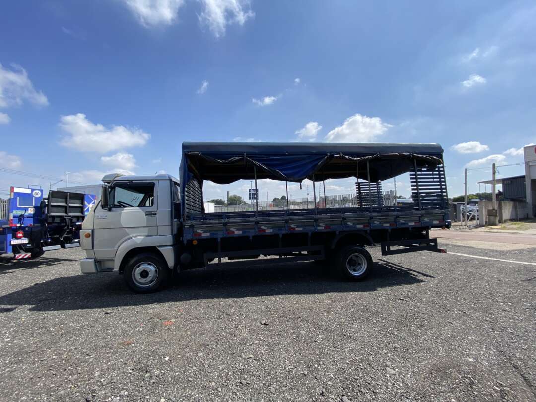 Caminhão VOLKSWAGEN VW 10160 Carga Seca ANO 2014 de Oto Junior Caminhões no Paraná