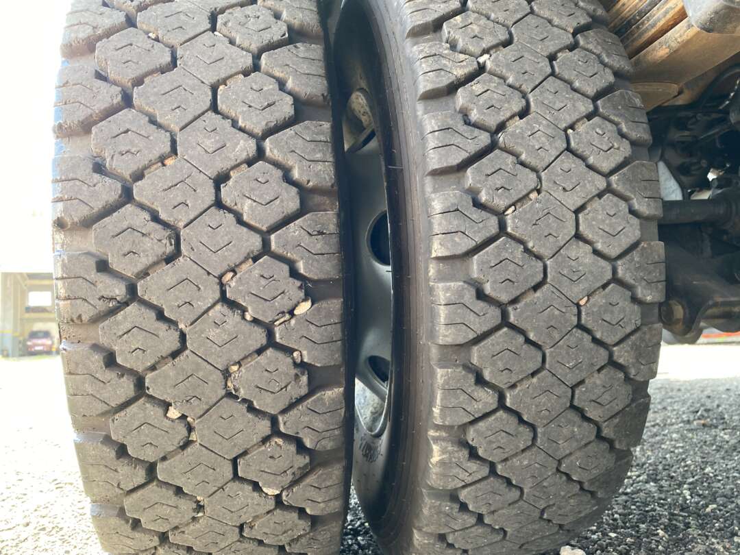 Caminhão VOLKSWAGEN VW 10160 Carga Seca ANO 2014 de Oto Junior Caminhões no Paraná