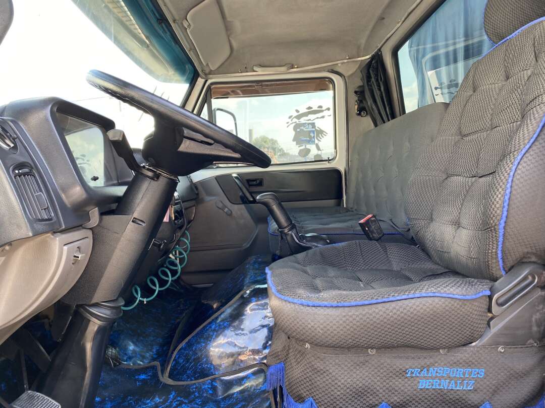 Caminhão VOLKSWAGEN VW 10160 Carga Seca ANO 2014 de Oto Junior Caminhões no Paraná