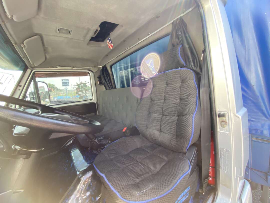 Caminhão VOLKSWAGEN VW 10160 Carga Seca ANO 2014 de Oto Junior Caminhões no Paraná