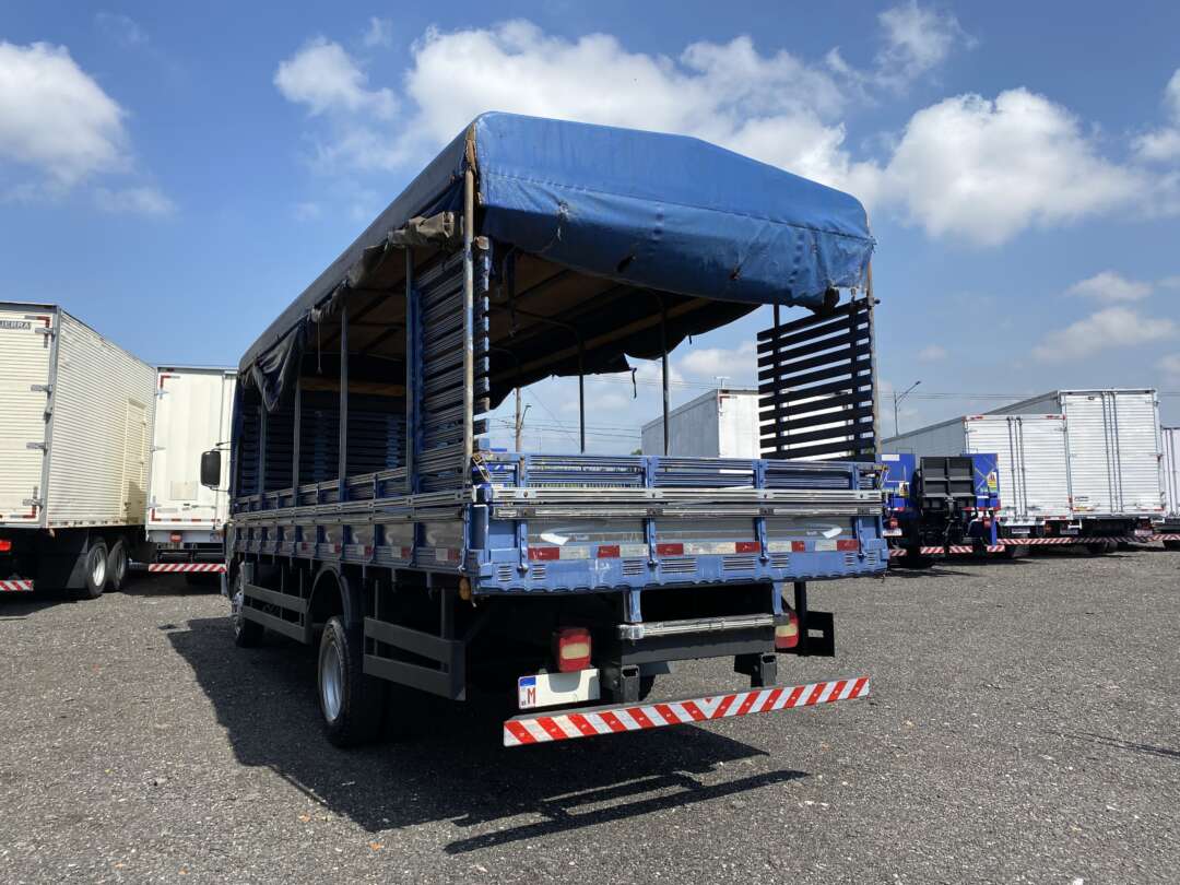 Caminhão VOLKSWAGEN VW 10160 Carga Seca ANO 2014 de Oto Junior Caminhões no Paraná