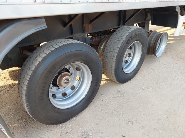 Carreta Sider 30 Paletes 3 Eixos Rodovia 2012 de Laf Caminhões no Paraná