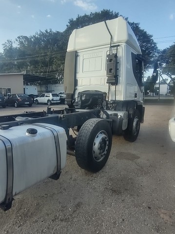 Caminhão Iveco Tector 240e28 8×2 Bitruck 2013 Baixo Km de Laf Caminhões no Paraná