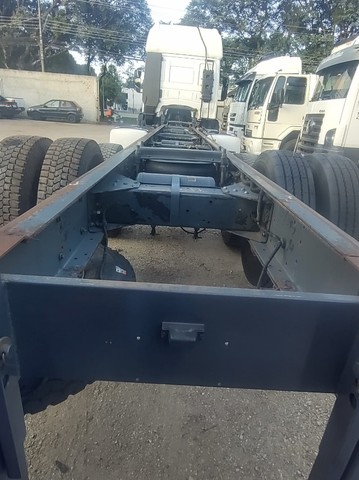 Caminhão Iveco Tector 240e28 8×2 Bitruck 2013 Baixo Km de Laf Caminhões no Paraná