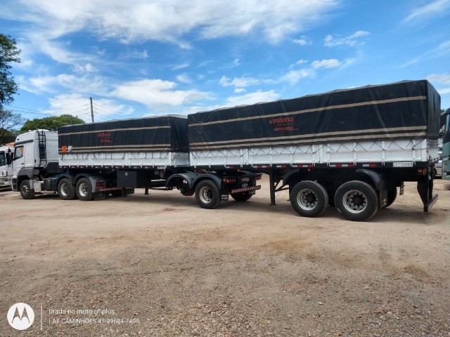 Carreta Bitrem Graneleira de Laf Caminhões no Paraná